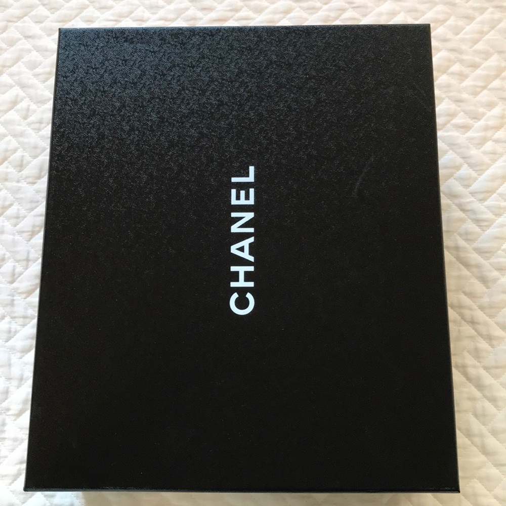 Chanel Shoe Box - Picture 2 of 3